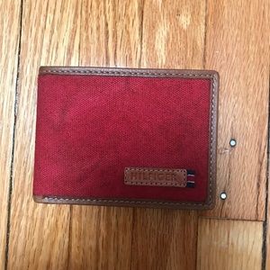 NWOT TOMMY HILFIGER RED FABRIC/TAN SLIM PASSCASE